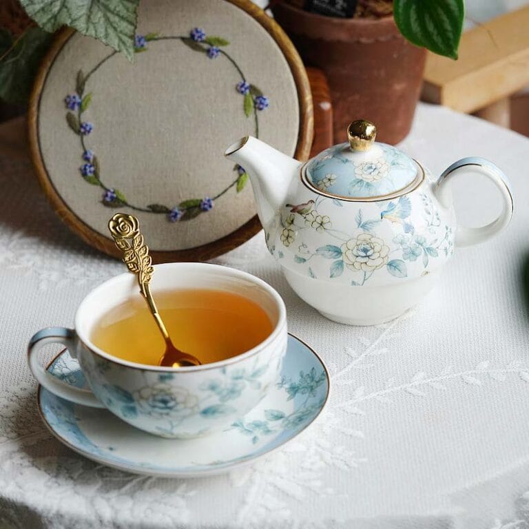 Brett porcelain teapot gift set