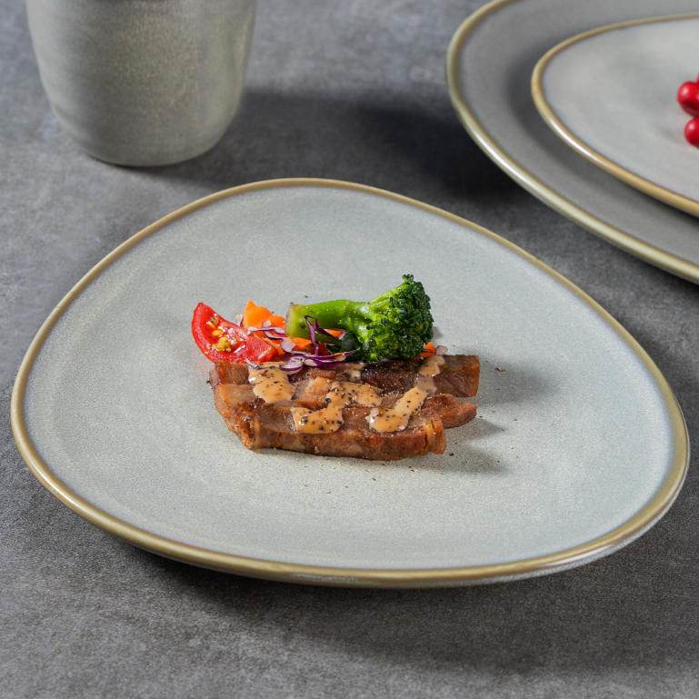 Light Gray Kiln-Change Glaze Ceramic Tableware Set with Spiral Texture