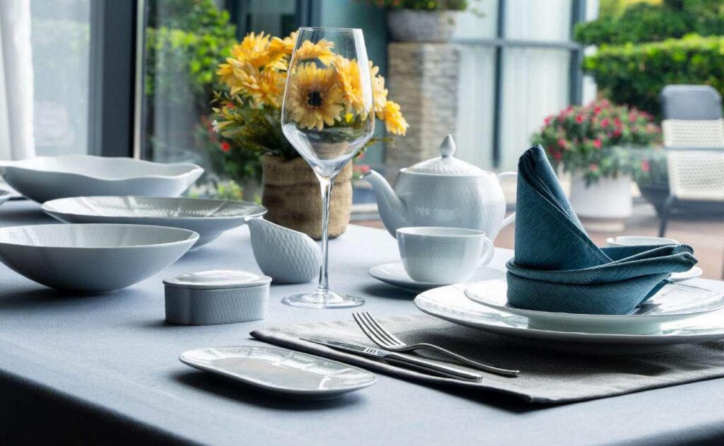 Brett dinnerware set for restaurant