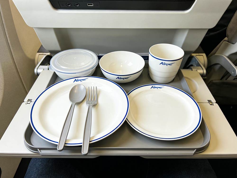 Airline dinnerware procurement