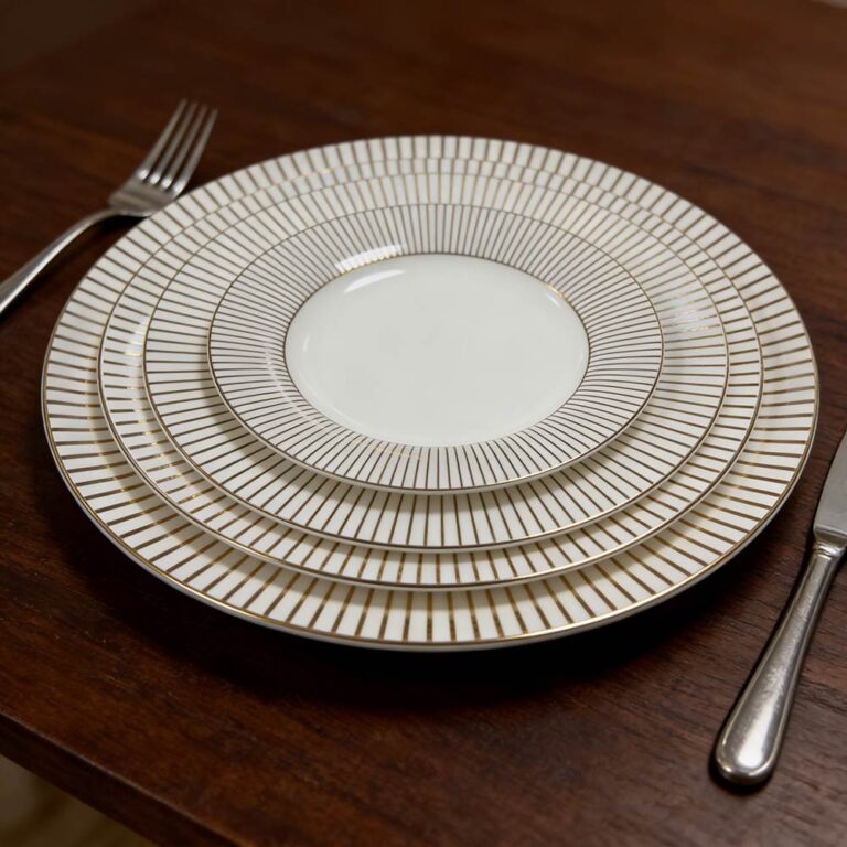 Luxury Gold-Rimmed Radial Pattern Bone China Wedding Plate Set
