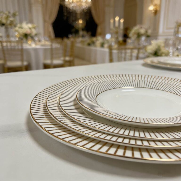 Luxury Gold-Rimmed Radial Pattern Bone China Wedding Plate Set