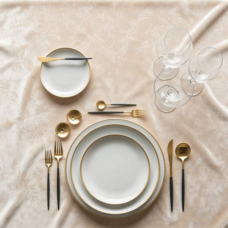 Minimalist Luxury Gold Rimmed Bone China Dinnerware Set