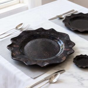 Luxury Gold Rimmed Wavy Edge Glass Charger Plate