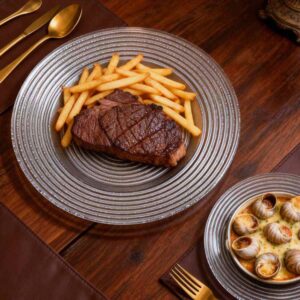 Luxury Iridescent Concentric Ribbed Glass Charger Plate