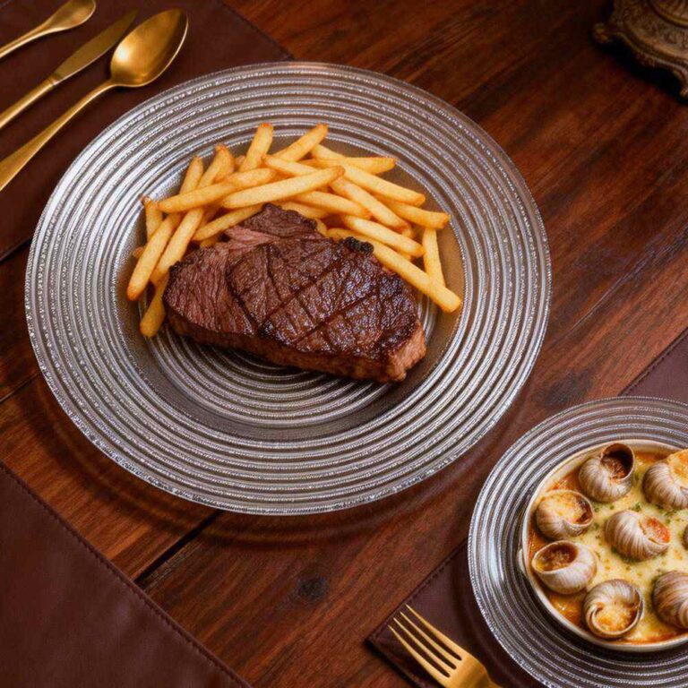 Luxury Iridescent Concentric Ribbed Glass Charger Plate