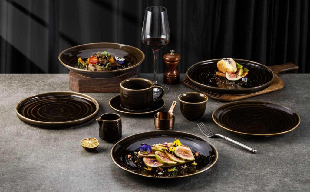 restaurant black plates