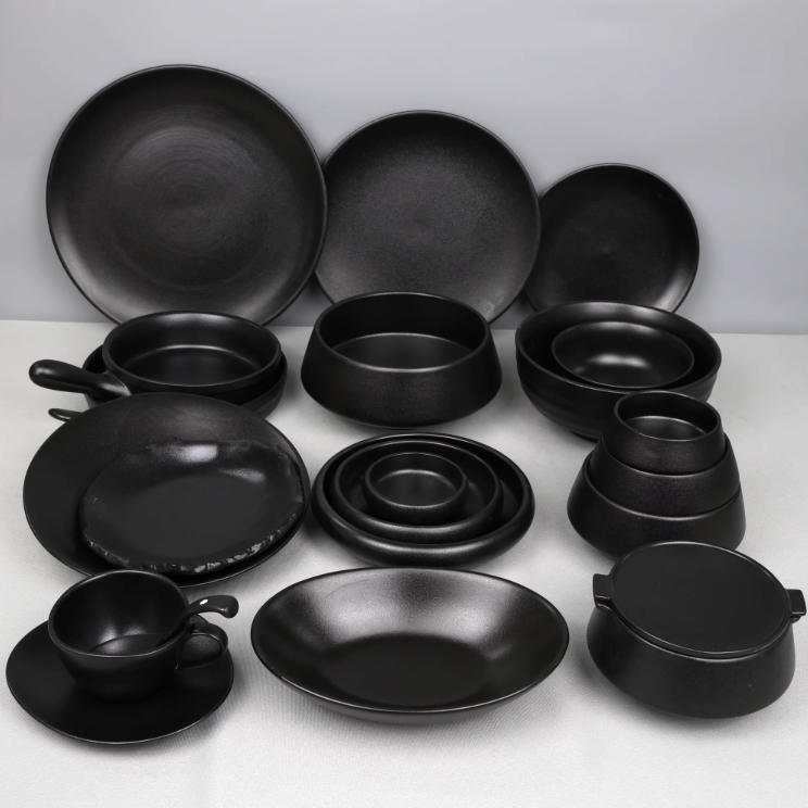 restaurant black plates