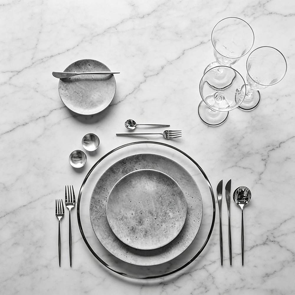 Product Features
Wabi-Sabi Stone-Effect Craft
Matte concrete-gray texture replicating natural stone, simple yet premium.
Multi-Size Nested Design
Four sizes in one set, suitable for charger plates, dinner plates, appetizer plates, and dessert plates for all dining scenarios.
Premium Ceramic Material
High-fired ceramic, durable, heat-resistant, easy to clean, dishwasher and microwave safe.
Versatile Neutral Style
Matches wabi-sabi, industrial, and minimalist styles, suitable for all cuisines and scenarios.
Customizable for Branding
Supports custom colors and textures to meet brand and themed event needs.