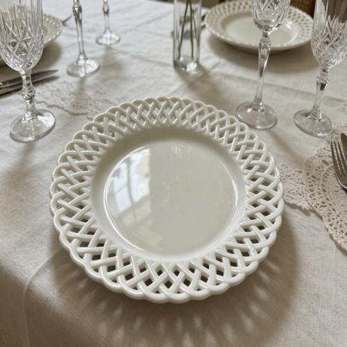 Factory Customizable White Ceramic Tableware Hollow Lace Disc Design Western Food Wedding Plate Decorative Fruit Cake