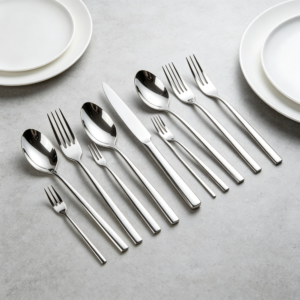 One-piece molded streamlined silver cutlery set, food-grade stainless steel knife, fork, and spoon set for business banquets and weddings